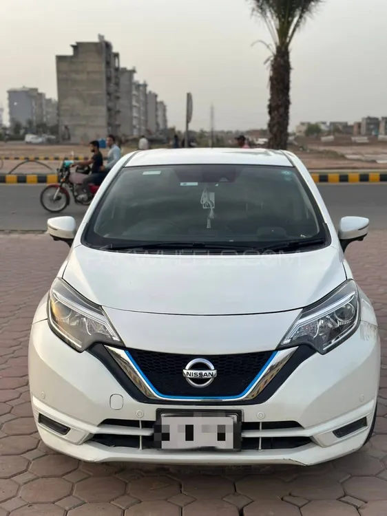 Nissan Note 2018 for Sale in Lahore Image-1