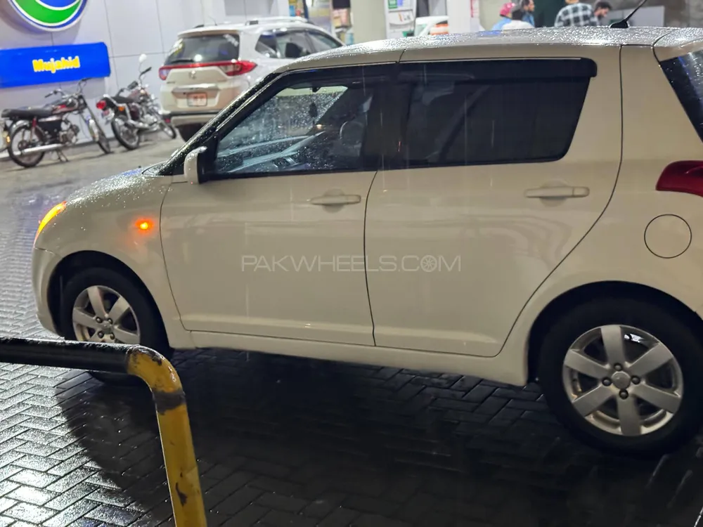 Suzuki Swift 2012 for Sale in Kallar Saddiyian Image-1