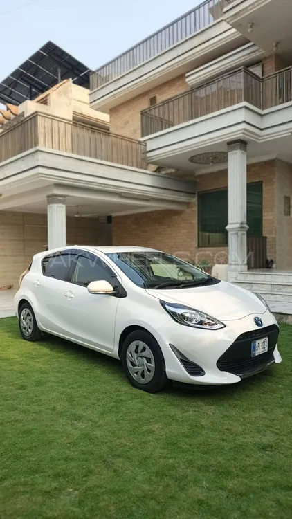Toyota Aqua 2021 for Sale in Peshawar Image-1
