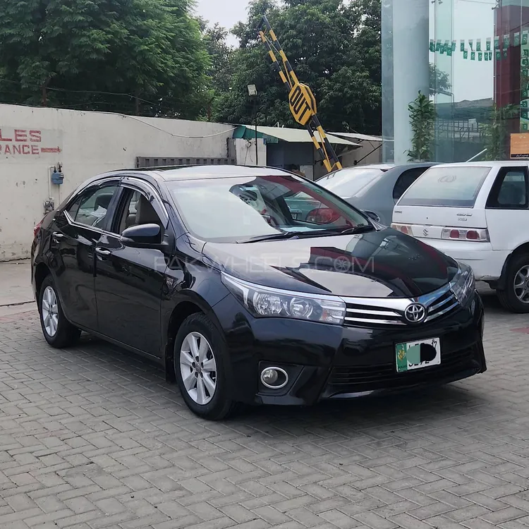 Toyota Corolla 2017 for Sale in Lahore Image-1