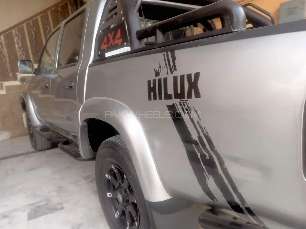 Toyota Hilux 2002 for Sale in Karachi Image-1