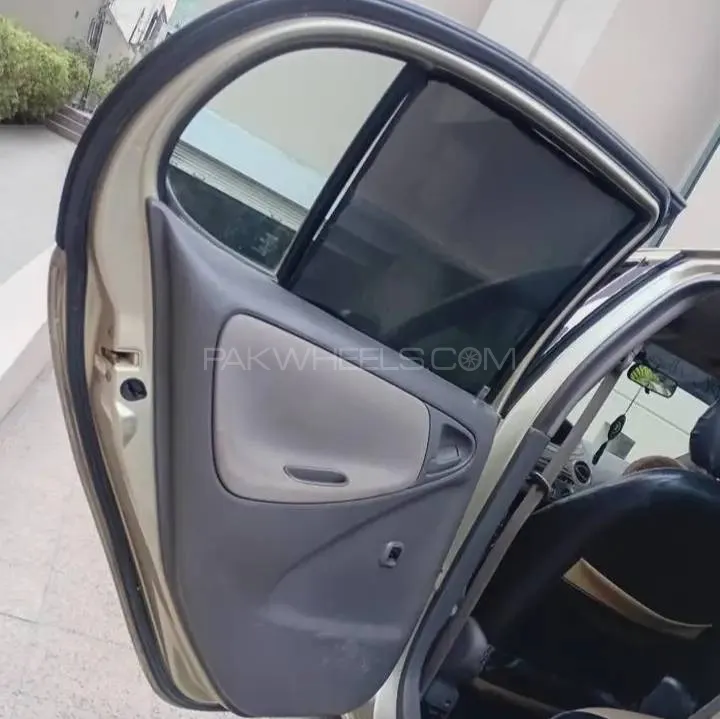 Toyota Platz 2004 for Sale in Karachi Image-1