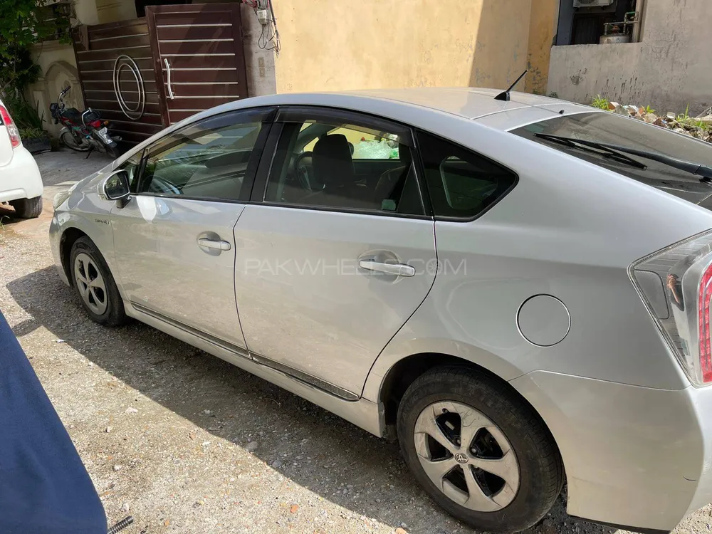 Toyota Prius 2013 for Sale in Lahore Image-1
