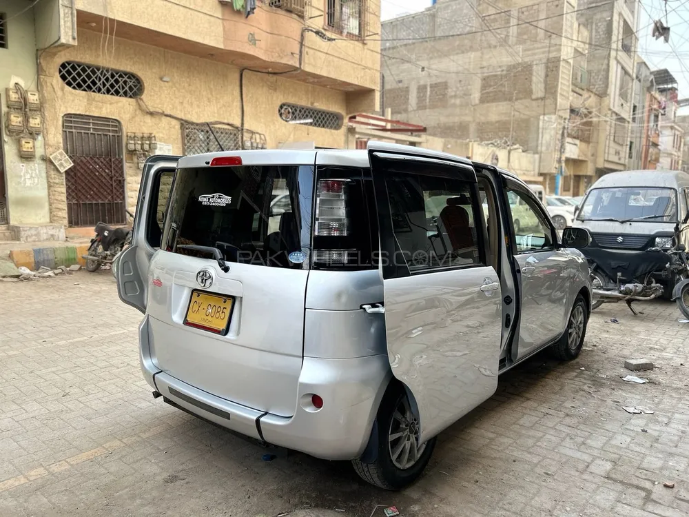 Toyota Sienta 2013 for Sale in Karachi Image-1