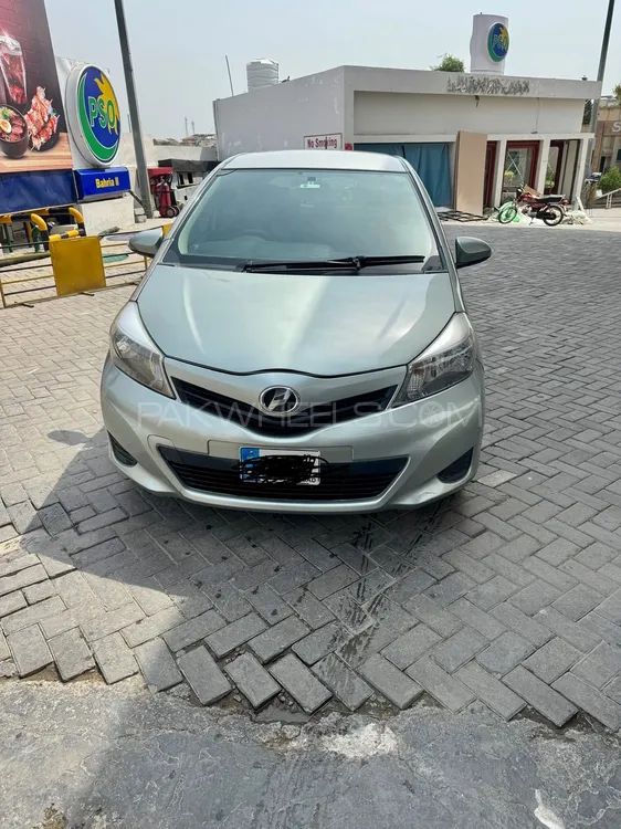 Toyota Vitz 2013 for Sale in Islamabad Image-1