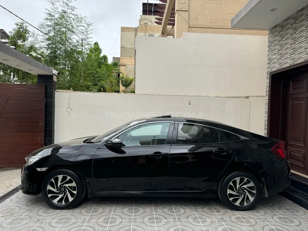 Honda Civic 2017 for Sale in Karachi Image-1