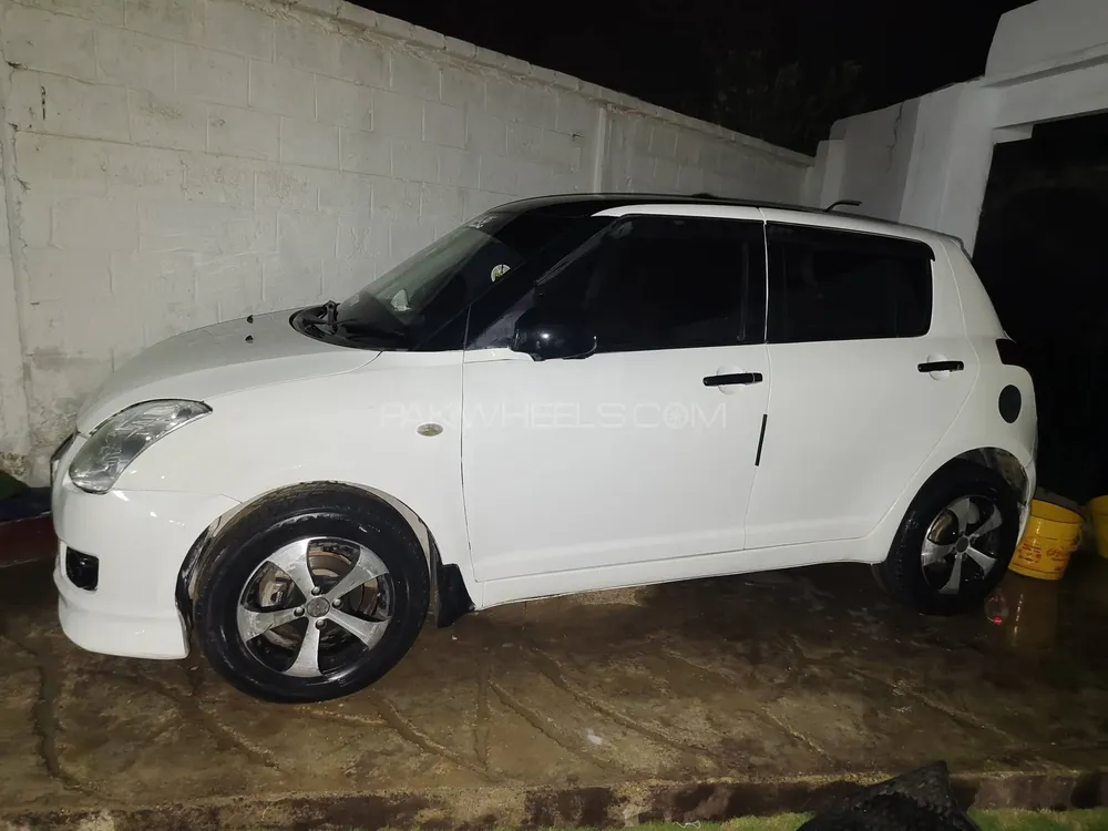 Suzuki Swift 2013 for Sale in Karachi Image-1