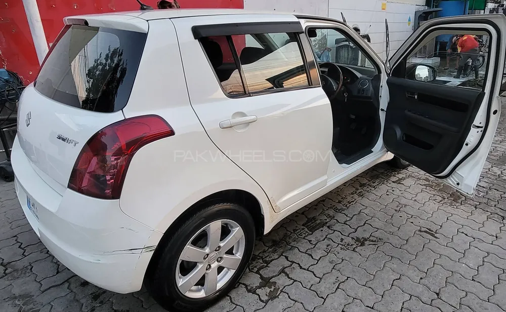Suzuki Swift 2010 for Sale in Islamabad Image-1
