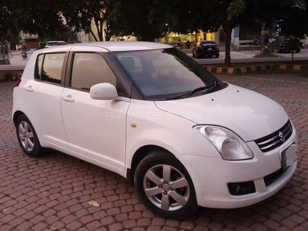 Suzuki Swift 2015 for Sale in Lahore Image-1