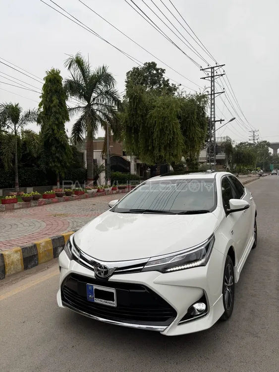 Toyota Corolla 2021 for Sale in Peshawar Image-1