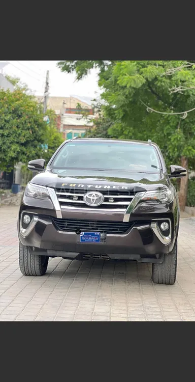 Toyota Fortuner 2017 for Sale in Faisalabad Image-1