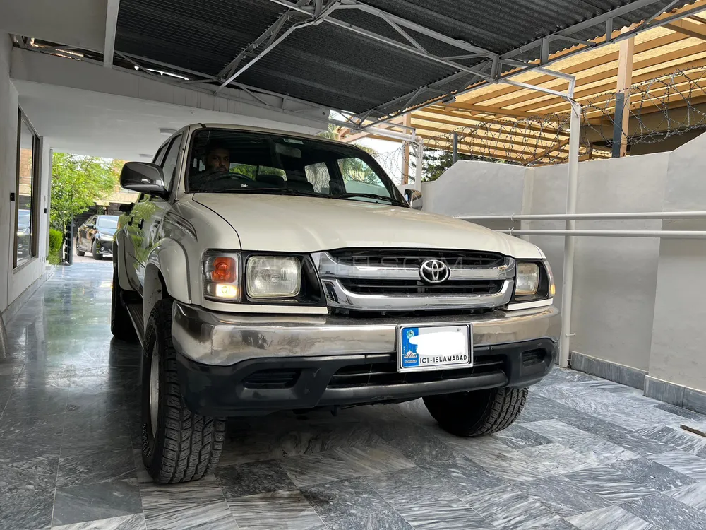 Toyota Hilux 2004 for Sale in Islamabad Image-1
