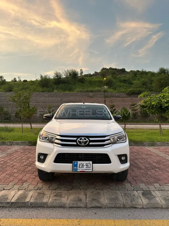 Toyota Hilux 2020 for Sale in Islamabad Image-1