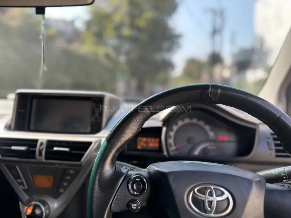 Toyota iQ 2010 for Sale in Karachi Image-1