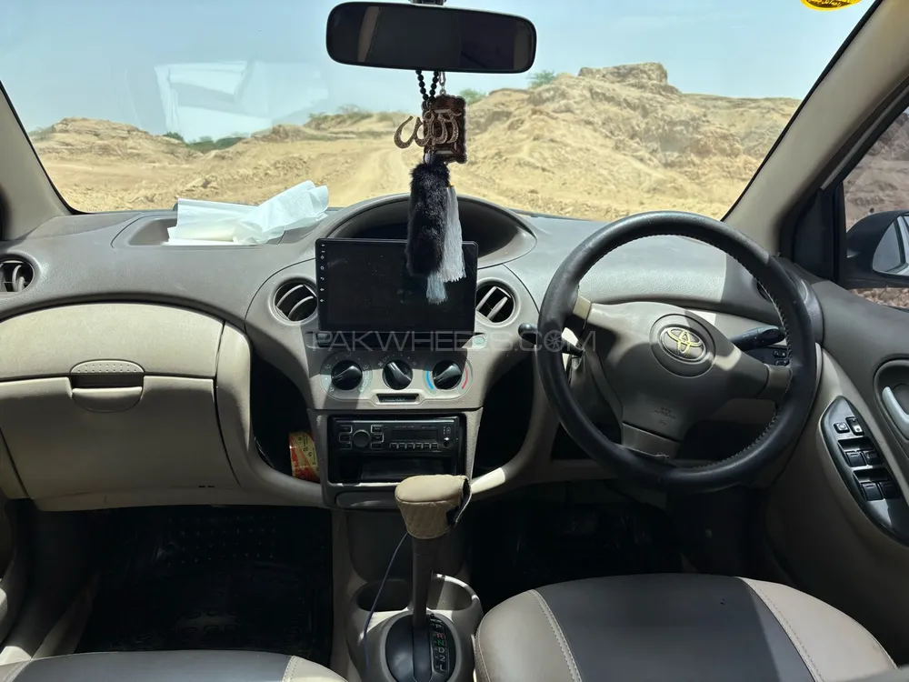 Toyota Platz 2004 for Sale in Karachi Image-1