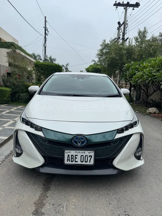 Toyota Prius 2017 for Sale in Lahore Image-1