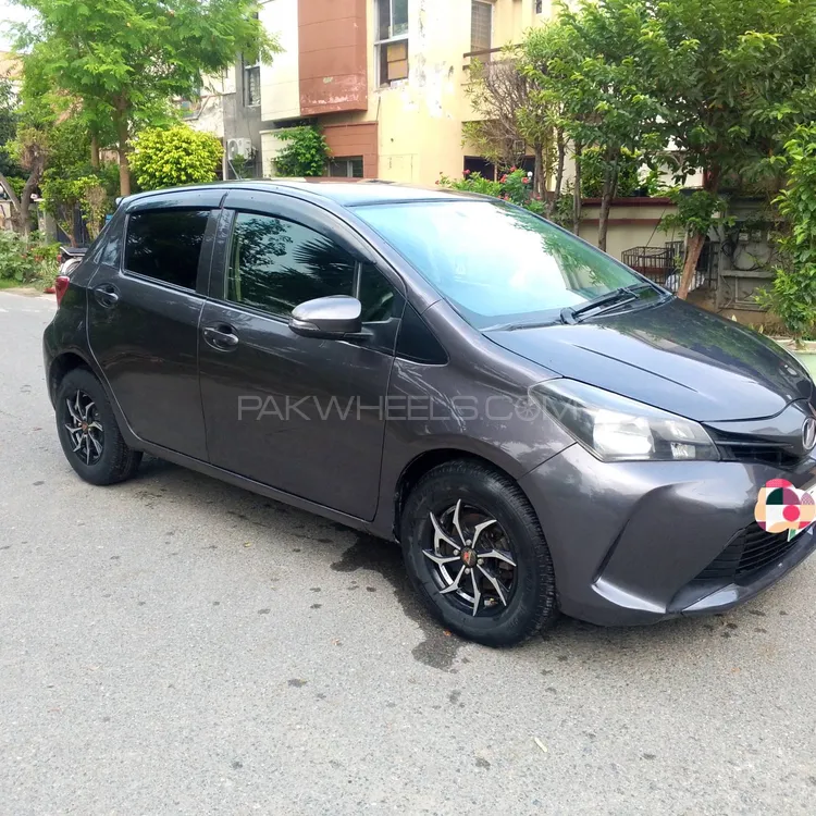 Toyota Vitz 2014 for Sale in Lahore Image-1