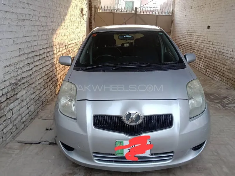 Toyota Vitz 2010 for Sale in Pasrur Image-1