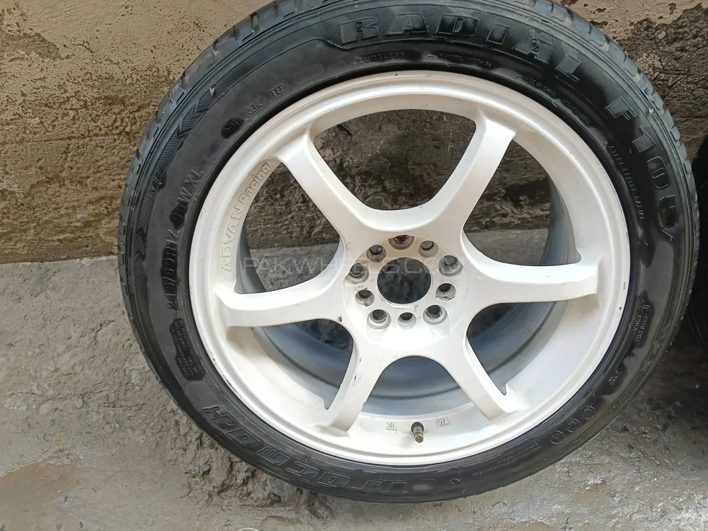 Advan Racing 17' rims 5 nuts with tyre Image-1