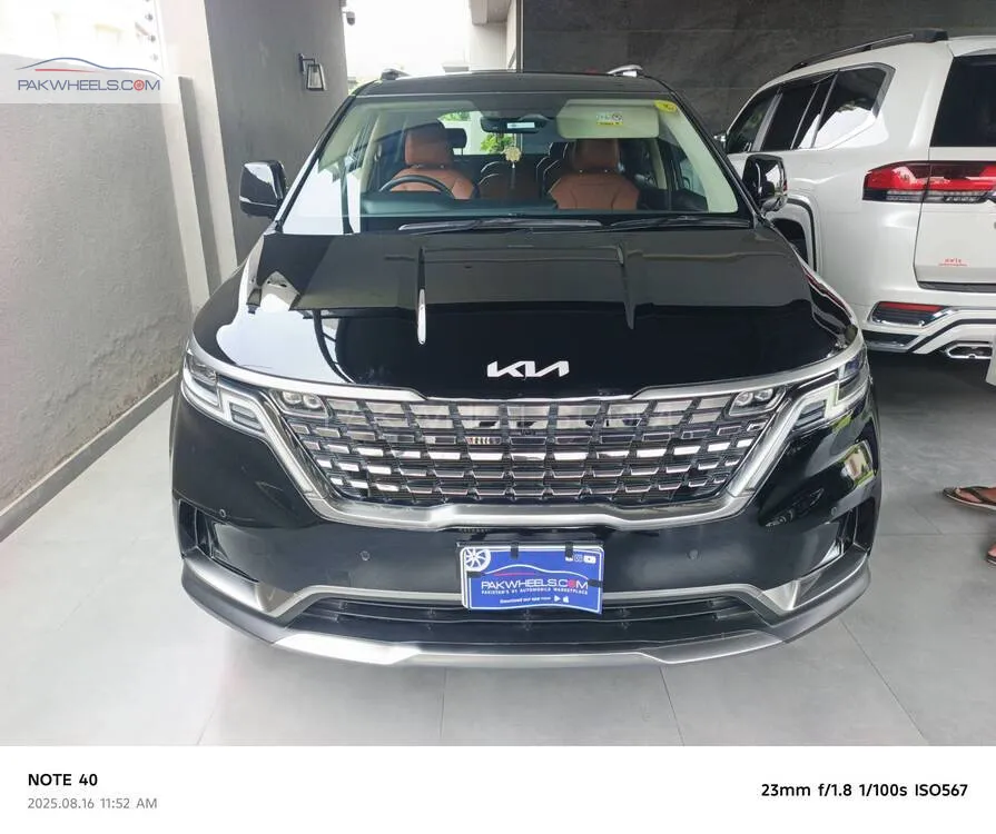 KIA Carnival 2023 for Sale in Lahore Image-1