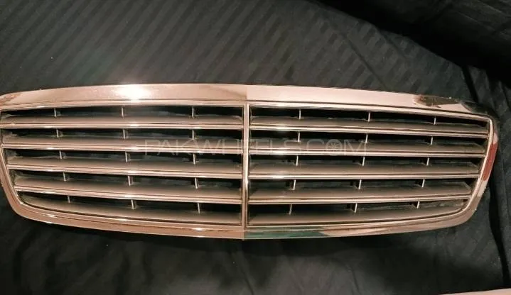mercedes front original grill Image-1