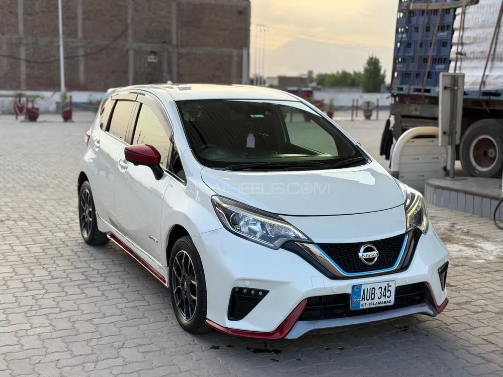 Nissan Note 2017 for Sale in Peshawar Image-1