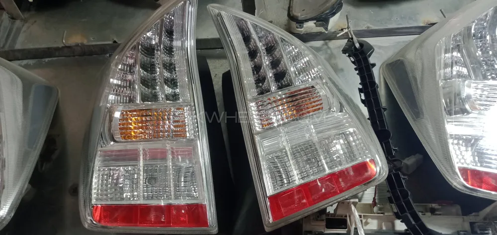 Prius 1800CC Pair backlights Image-1