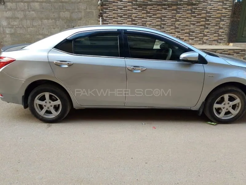 Toyota Corolla 2015 for Sale in Karachi Image-1