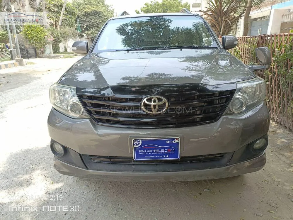 Toyota Fortuner 2015 for Sale in Karachi Image-1