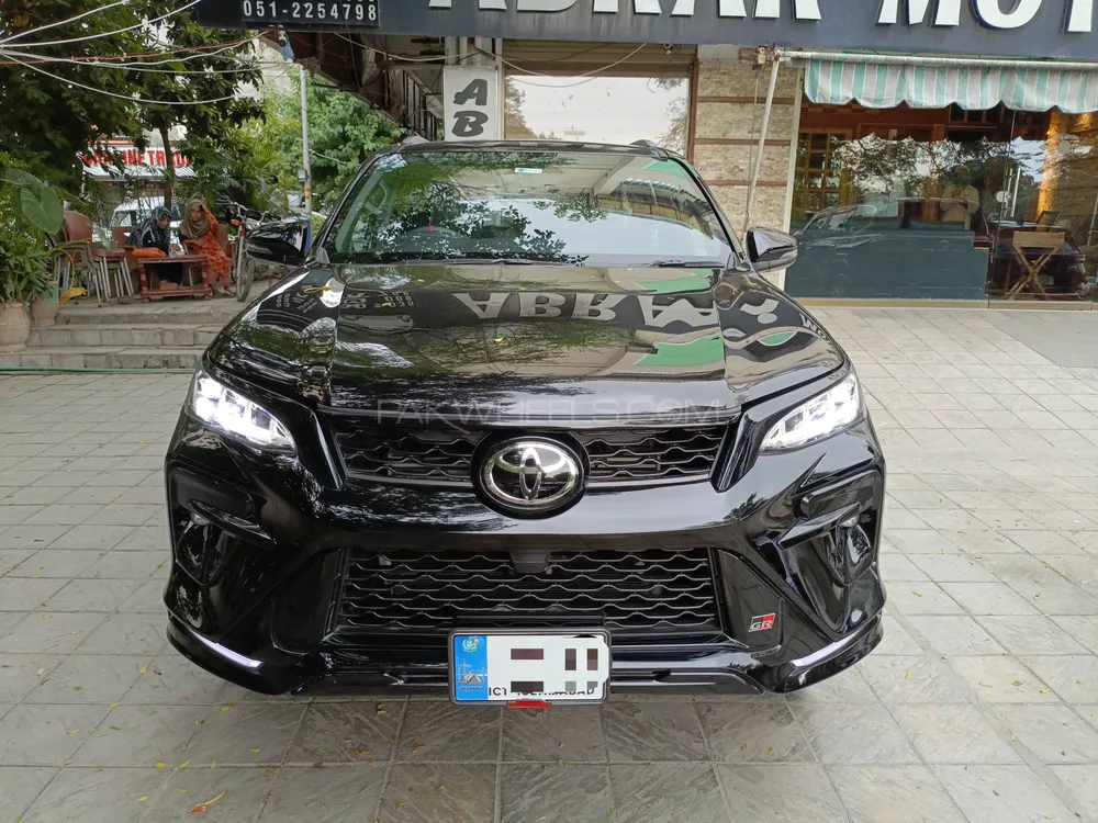 Toyota Fortuner 2025 for Sale in Islamabad Image-1