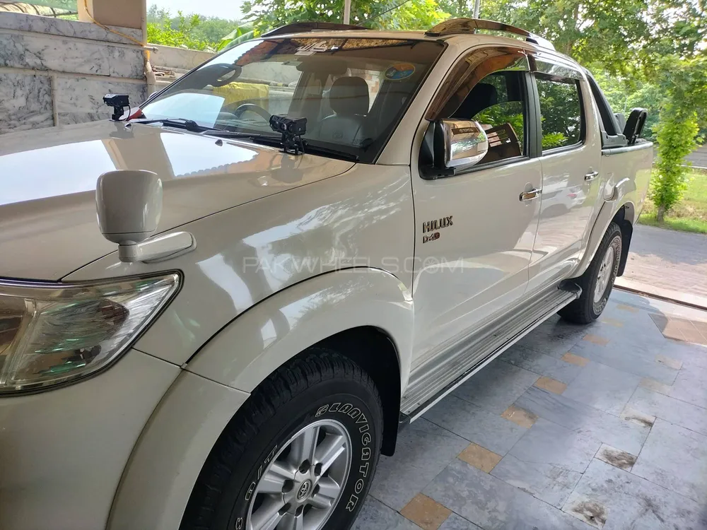 Toyota Hilux 2016 for Sale in Islamabad Image-1