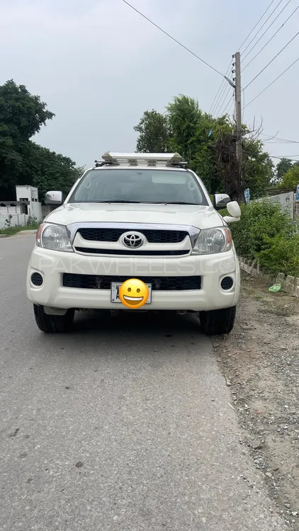 Toyota Hilux 2011 for Sale in Nowshera cantt Image-1