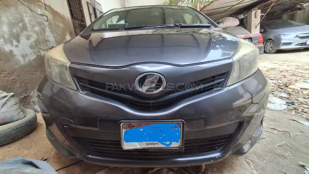 Toyota Vitz 2012 for Sale in Karachi Image-1