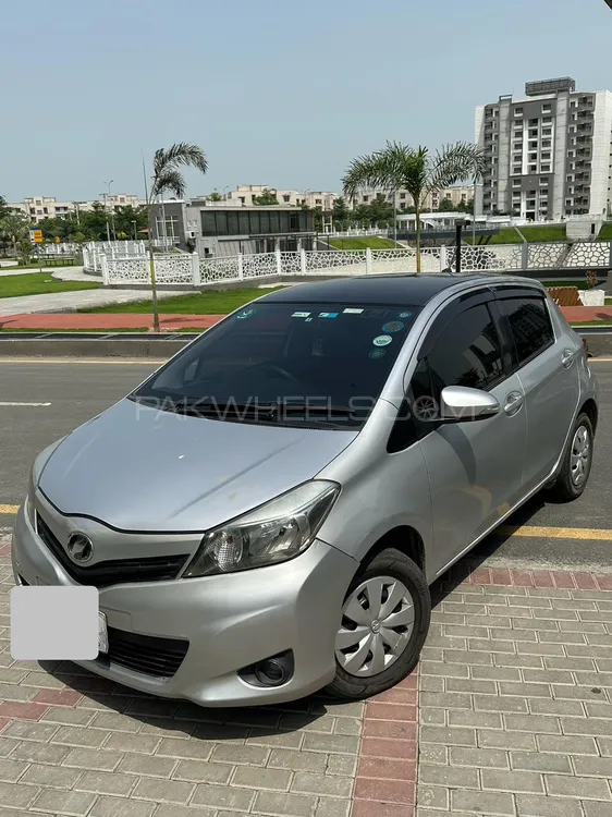 Toyota Vitz 2015 for Sale in Lahore Image-1