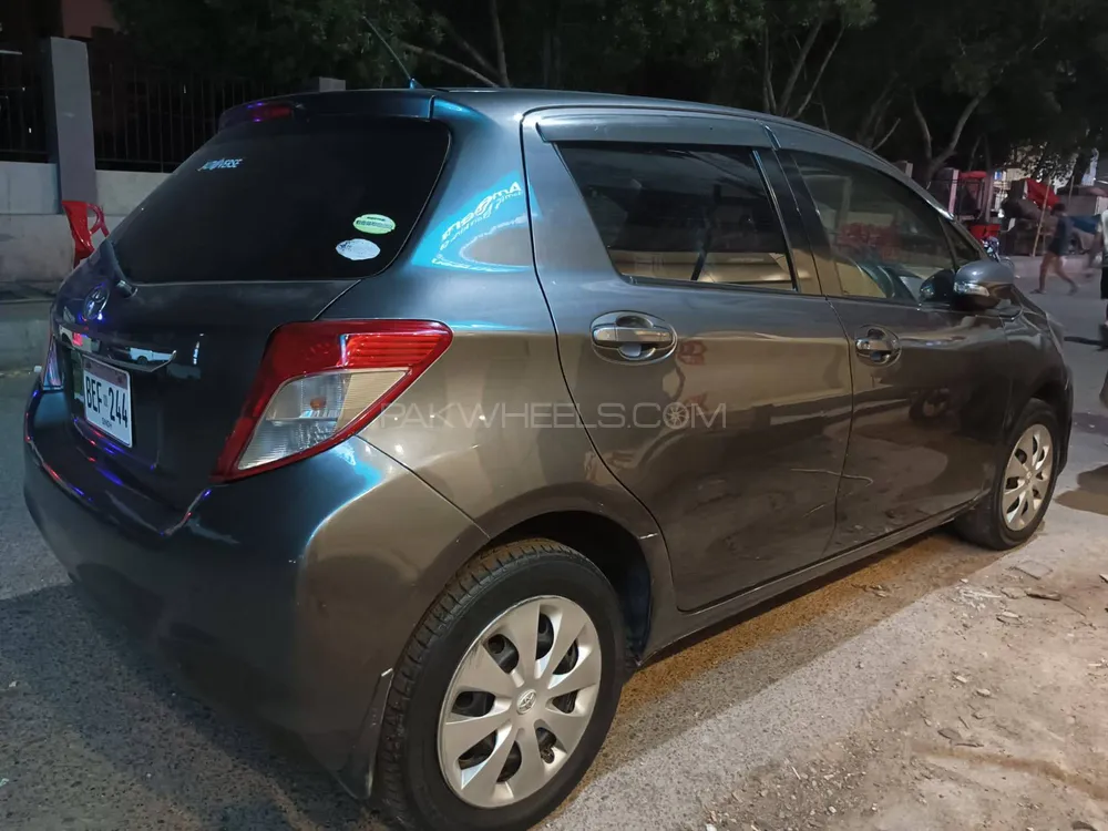 Toyota Vitz 2012 for Sale in Karachi Image-1