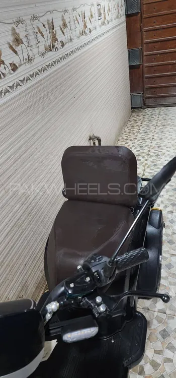 Crown EV Pro 2025 for Sale Image-1