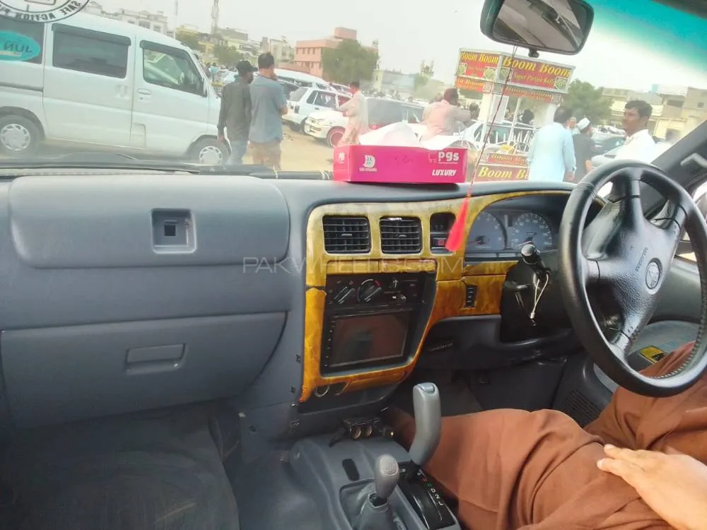 Toyota Hilux 2001 for Sale in Karachi Image-1
