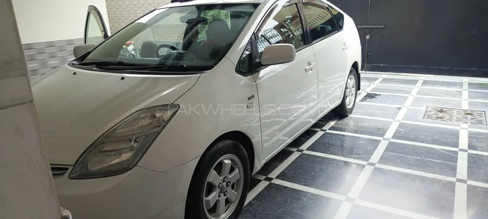 Toyota Prius 2007 for Sale in Lahore Image-1