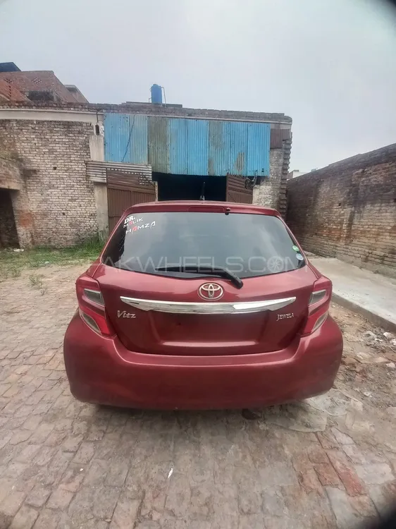 Toyota Vitz 2015 for Sale in Lahore Image-1