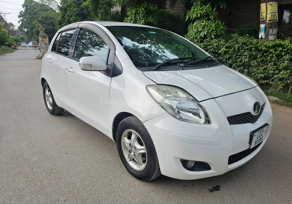 Toyota Vitz 2007 for Sale in Lahore Image-1