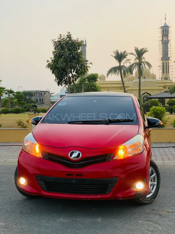 Toyota Vitz 2013 for Sale in D.G.Khan Image-1