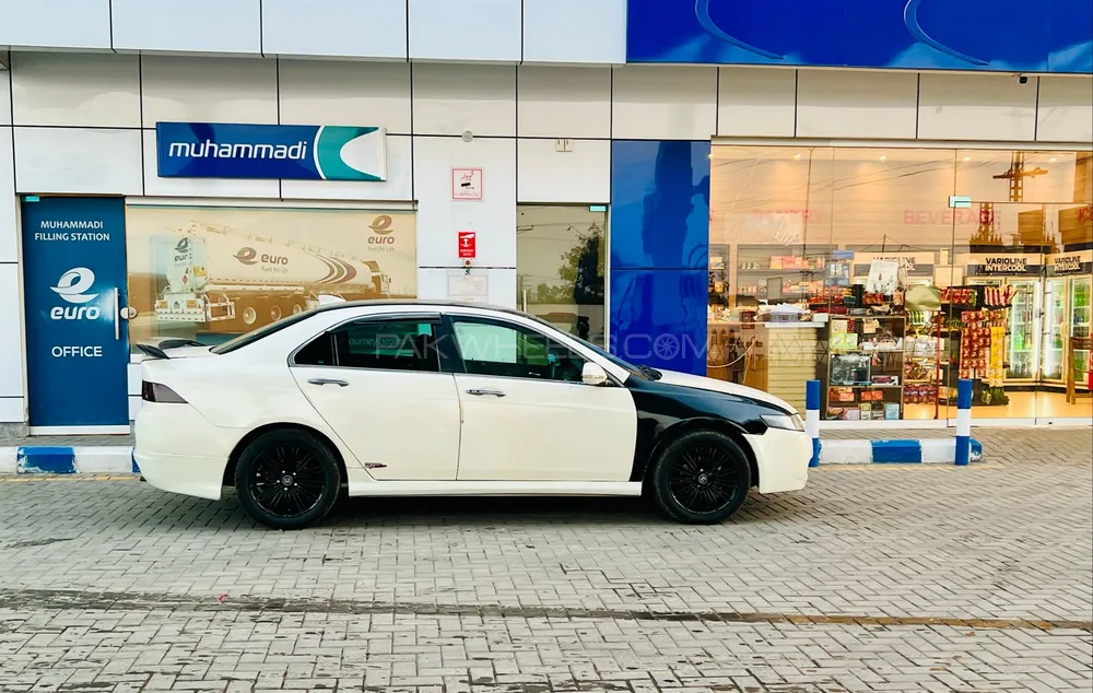 Honda Accord 2004 for Sale in Lahore Image-1
