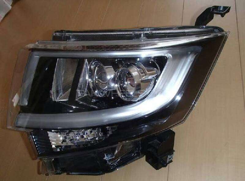 Move custom 2015 left headlight Image-1