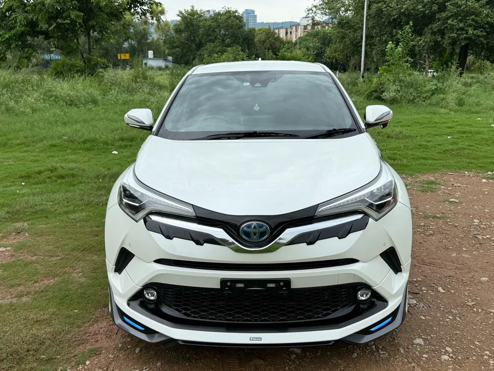 Toyota C-HR 2018 for Sale in Islamabad Image-1