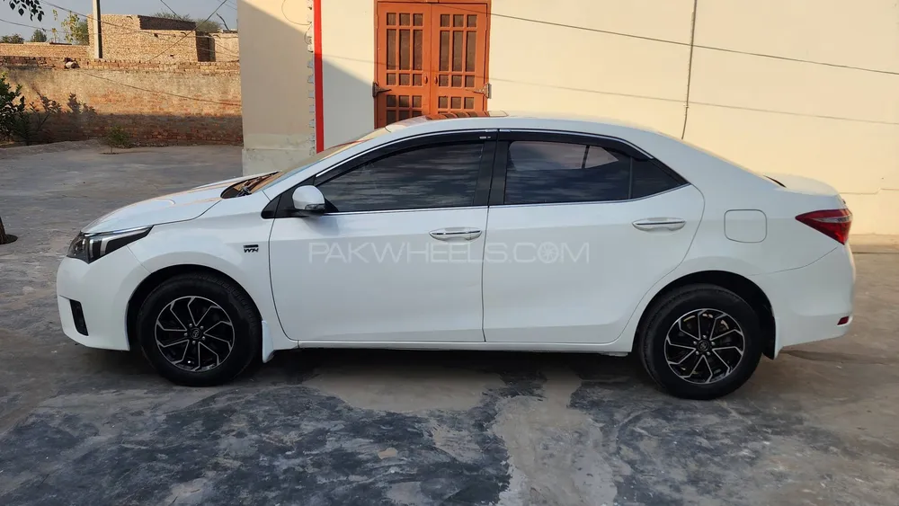 Toyota Corolla 2015 for Sale in Chiniot Toyota Corolla 2015 for Sale in Chiniot Image-3