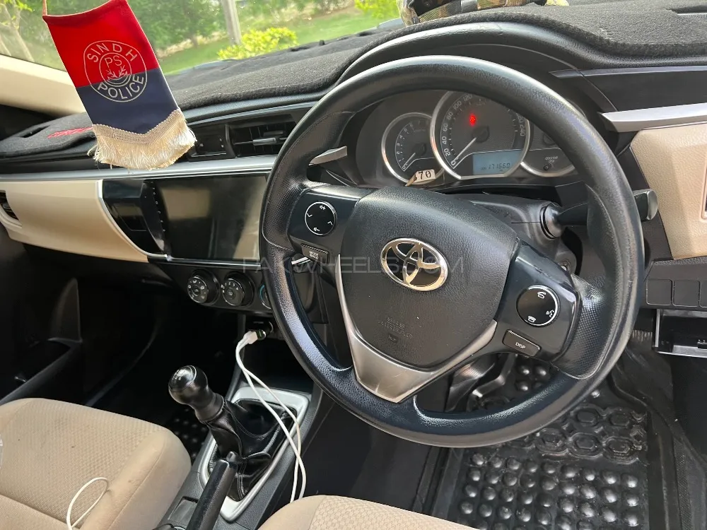 Toyota Corolla 2016 for Sale in Karachi Image-1