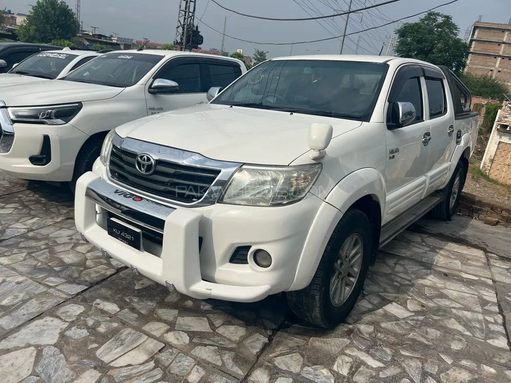 Toyota Hilux 2015 for Sale in Peshawar Image-1