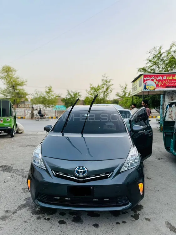 ٹویوٹا پریوس الفا 2011 for Sale in پشاور Image-1