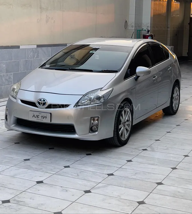 Toyota Prius 2011 for Sale in Mardan Image-1