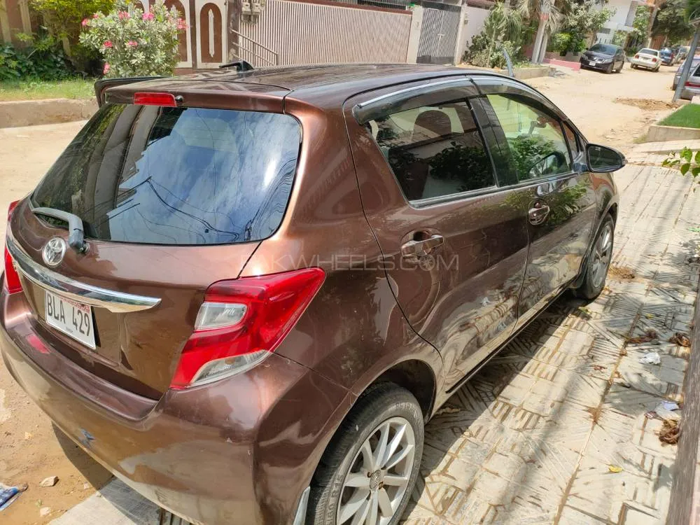 Toyota Vitz 2014 for Sale in Karachi Image-1